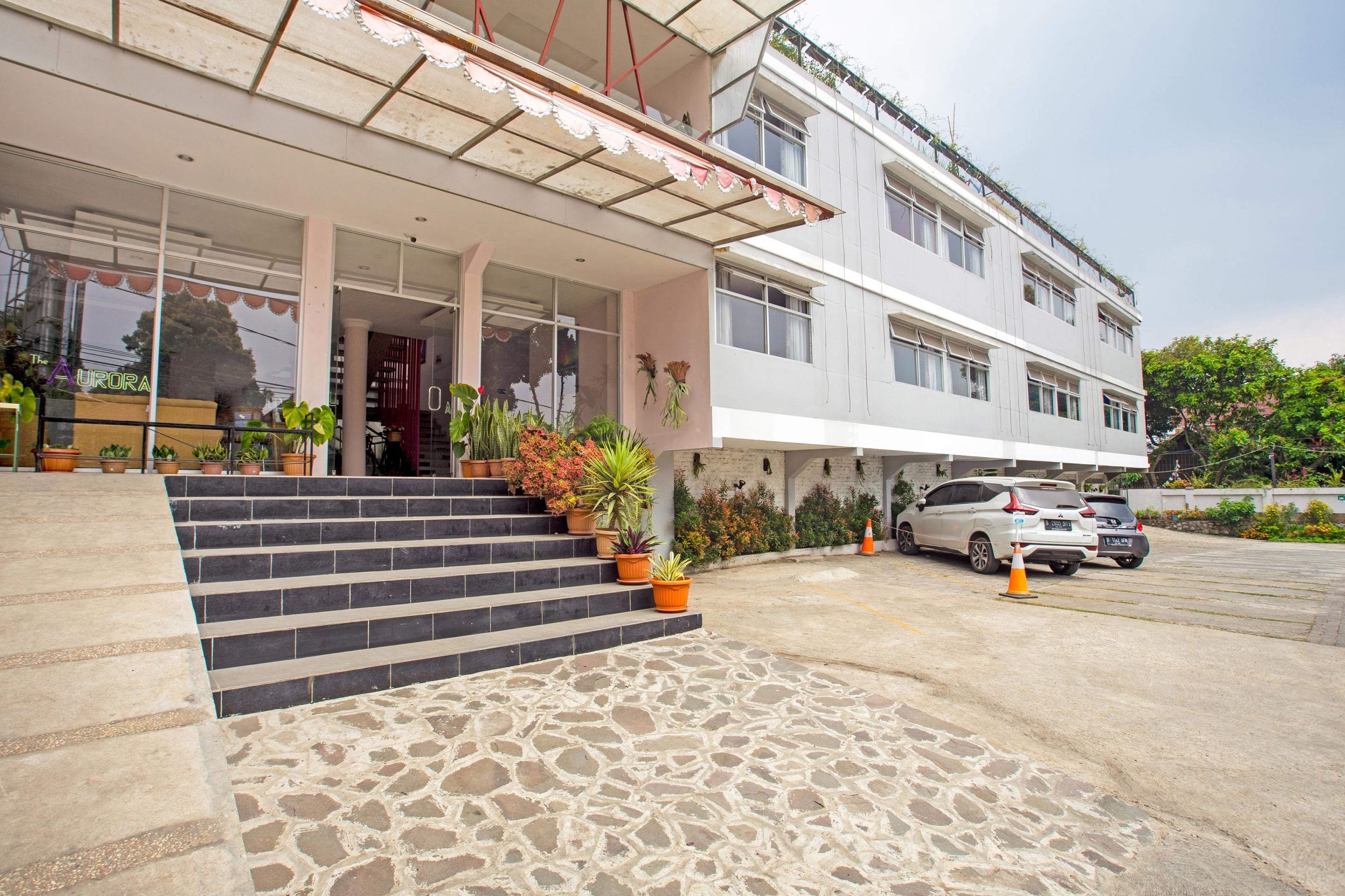 Super Oyo Collection O 3876 The Aurora Inn Lembang Eksteriør billede